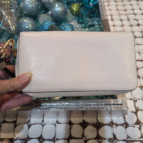 COACH wallet with removable Wristlet strap - Picture 3 of 8